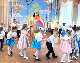 Осень золотая в гости к нам пришла! Осень золотая в гости к нам пришла!.